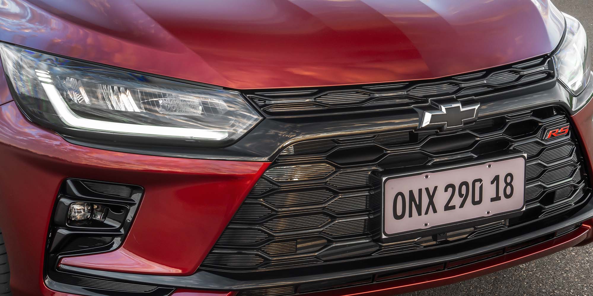 Chevrolet Onix RS 2026 diseño frontal y faros LED