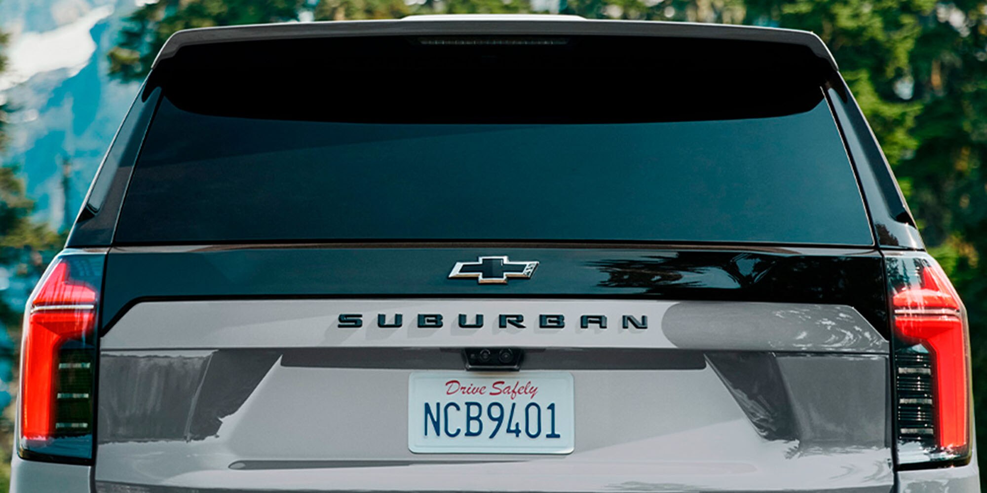 Spoiler trasero con tercera luz de freno de Chevrolet Suburban Z71.