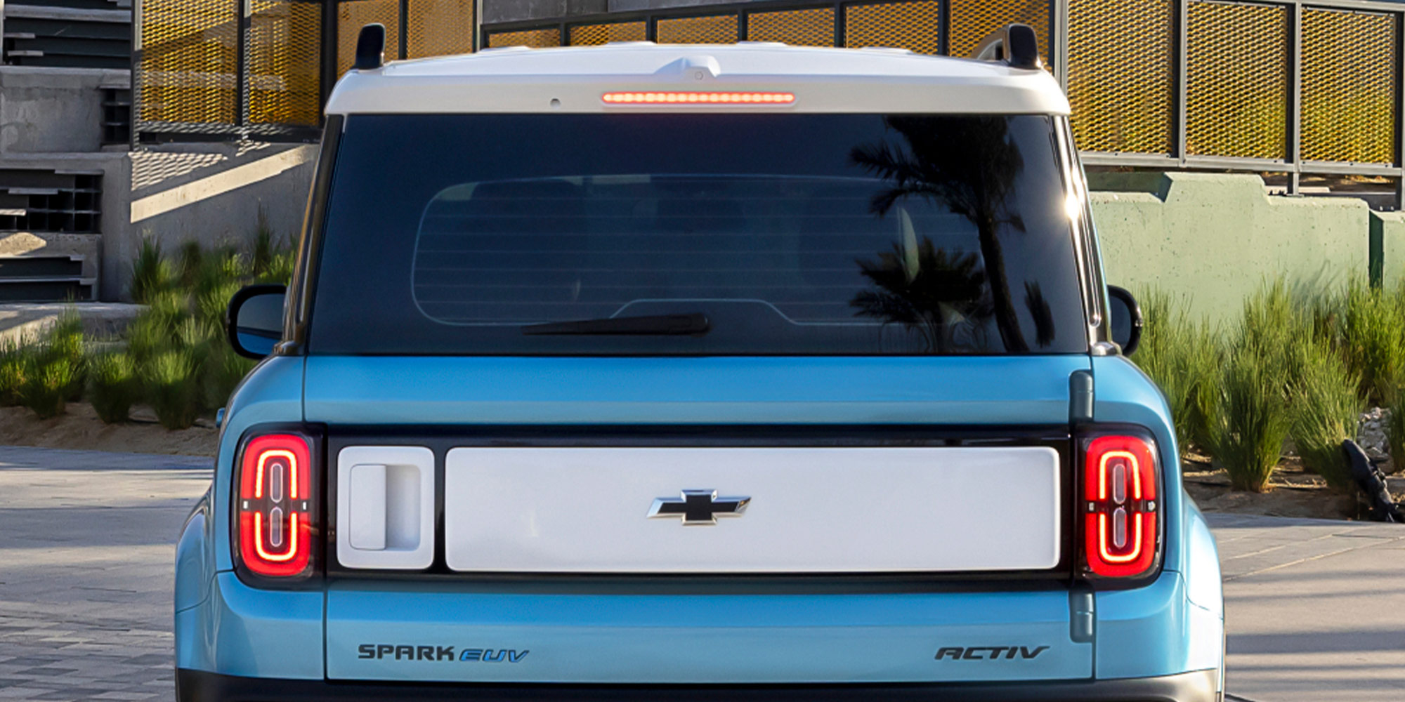 Parte trasera del Spark EUV Activ azul